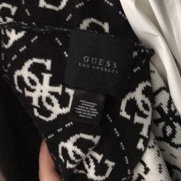 Guess Black & White Scarf - Picture 5 of 5